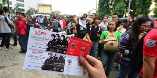 Demi Tiket, Fans L Arc en Ciel Antri Mengular