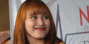 Ayu Ting Ting Tak Mau Komentar 'Pacar Sewaan' Syahrini