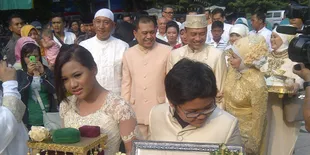 Diiringi Marawis, Anang Diarak Ke Masjid Albina
