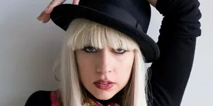 Lady Gaga Tetap Ditolak Meski Menutup Aurat!