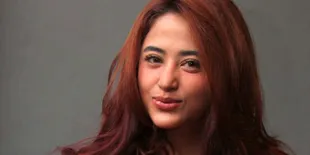 Dewi Perssik: Lady GaGa Telah Difitnah Indonesia!