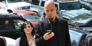 Ahmad Dhani Gandeng Mulan Jameela di Pernikahan Anang - Ashanty