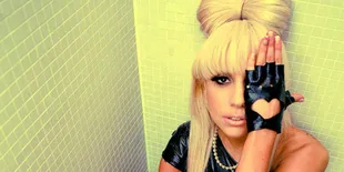 Little Monster Indonesia Sesalkan Konser Gaga Batal Digelar