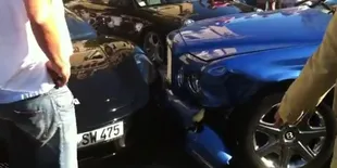 Bentley  Hajar 4 Mobil Mewah Terekam Kamera