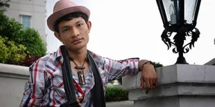 Febri Idol Bawa 'Tanjung Perak' Bergaya British Reggae