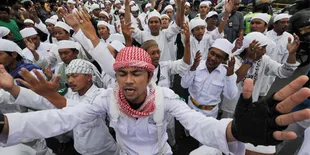 Syukuran FPI Pasca Gagalnya Konser Lady Gaga