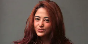 Dewi Perssik Duga Sindiran Akan Filmnya Berasal Dari Kompetitor