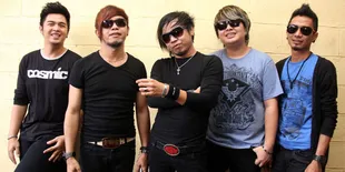 Nonton Euro 2012, Radja Ritual 'Timpuk Telor'
