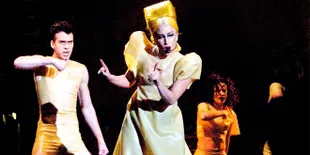 [VIDEO] Intip Gaya Rambut Lady Gaga Selama Konser 'Born This Way Ball'