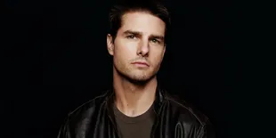 Cerai, Tom Cruise Pamer Wajah Muram di Bawah Kabut