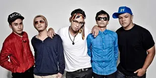 Twentyfirst Night Bawa Pulang Penghargaan AMI Awards 2012