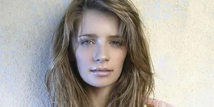 Galau, Mischa Barton Memilih Anjing Untuk Sembuhkan Hati