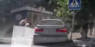 [VIDEO] Jangan Mendahului Kendaraan di Persimpangan Jalan!