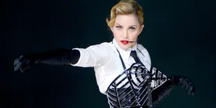 Lagi, Madonna Pamer Dada dan Pantat di Depan 80 Ribu Penonton