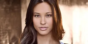 Astaga! Wanita Ini Punya Tiga Dada?