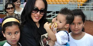 Anak-Anak Angelina Sondakh Diajak Liburan Om Polis