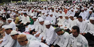 FPI Minta Polisi Tangkap Luna Maya dan Cut Tary
