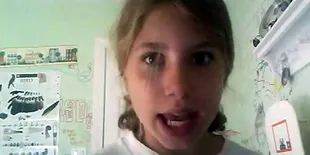 Ups, Gadis Ini Bersuara Lelaki!