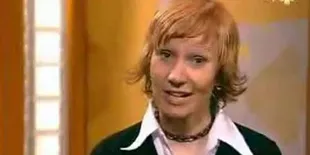 Penyiar Wanita Ini Tak Mampu Tahan Kentut di TV