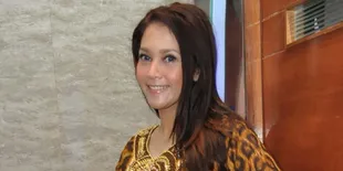 Maia Rajin Bangunkan Anak-Anaknya Sahur