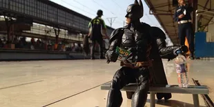 Batman Mudik Naik Kereta Api?