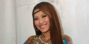 Ayu Ting Ting Tak Tahu Kaftan I-Ting Laku Keras di Pasaran
