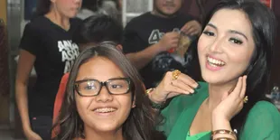 Ramadan, Aurel Ganti Tanktop Jadi Pakaian Tertutup