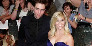 Galau, Robert Pattinson Sembunyi di Rumah Reese Witherspoon?