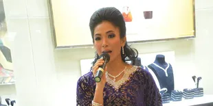 Pembantu Mudik, Feny Rose Karyakan Anak-Anak