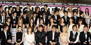 Promotor Beri Diskon Pengantri Tiket SMTOWN INA di Grand Indonesia