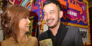 Ruben Onsu dan Wenda Tunangan