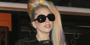 Iklan Fame, Lady Gaga Kenakan Gaun Desainer Indonesia!