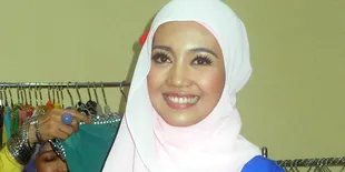 Nuri Maulida Giliran Bagi Angpao