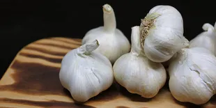 10 Manfaat Bawang Putih, Dari Mencegah Kolesterol Hingga Mengobati Jerawat