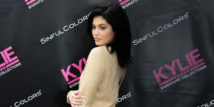 10 Perubahan Warna Rambut Kylie Jenner