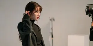 10 Potret Yang Hye Ji Dalam Outfit Simpel, Nggak Kalah Kece dengan Han So Hee di NEVERTHELESS