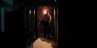 10 Rekomendasi Film Neo-Noir dengan Atmosfer Gelap dan Penuh Teka-teki