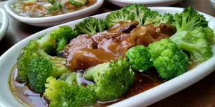 10 Resep Sayuran Batang yang Praktis untuk Menu Sehari-hari, dari Asparagus - Lettuce Romaine