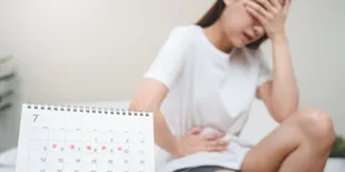 10 Solusi Alami untuk Atasi Nyeri Haid, Dari Kompres Hangat hingga Olahraga Ringan!