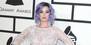 10 Warna Rambut Ungu Unik Selebriti Hollywood