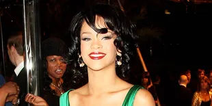 13 Kostum Teraneh Yang Pernah Dipakai Rihanna [PART 2]