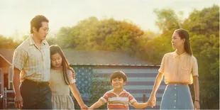 15 Film dengan Suasana Kota Kecil yang Hangat, Penuh Nostalgia, dan Bikin Betah Menonton