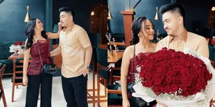 22 Tahun Baru Ngerasain Valentine, Intip 7 Potret Romantis Salamfina Sunan yang Diberi Buket Bunga Besar Nan Mewah Dari Pacarnya - Didoakan Selalu Bahagia dan Berjodoh