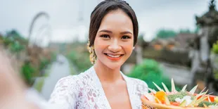 3 Fashion Items Khas Indonesia yang Bisa Ciptakan Glamour Look ala Selebriti
