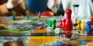 4 Permainan Seru yang Bisa Dilakukan bareng Seluruh Penghuni Rumah, Biar Nggak Mati Gaya saat Libur