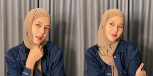 4 Potret Look Hijab ala Paula Verhoeven Tanpa Peniti dan Jarum Pentul