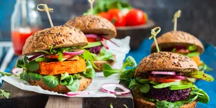 4 Restoran Makanan Vegan di Surabaya yang Cocok Jadi 'Bestie' Gaya Hidup Sehatmu