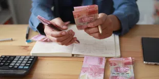 4 Strategi Cerdas Mengelola Gaji Pas-Pasan agar Hidup Tetap Nyaman!