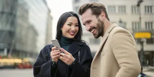 5 Alasan Mengapa Perempuan Lebih Memilih Laki-Laki yang Lebih Dewasa