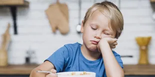 5 Cara Membuat Anak Semangat Sahur, Ajarkan Puasa Sejak Dini